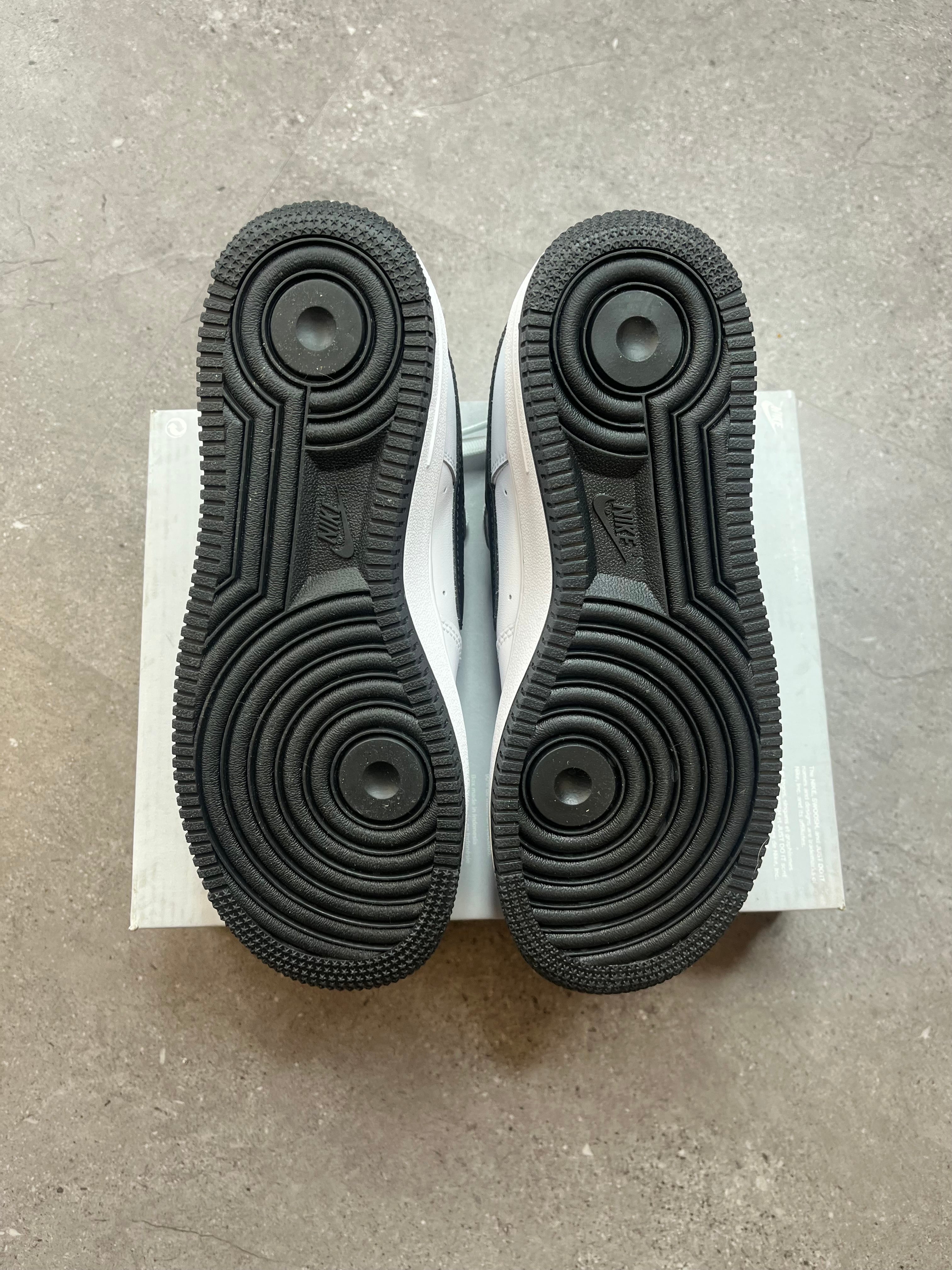 Nike Air Force 1 Black White