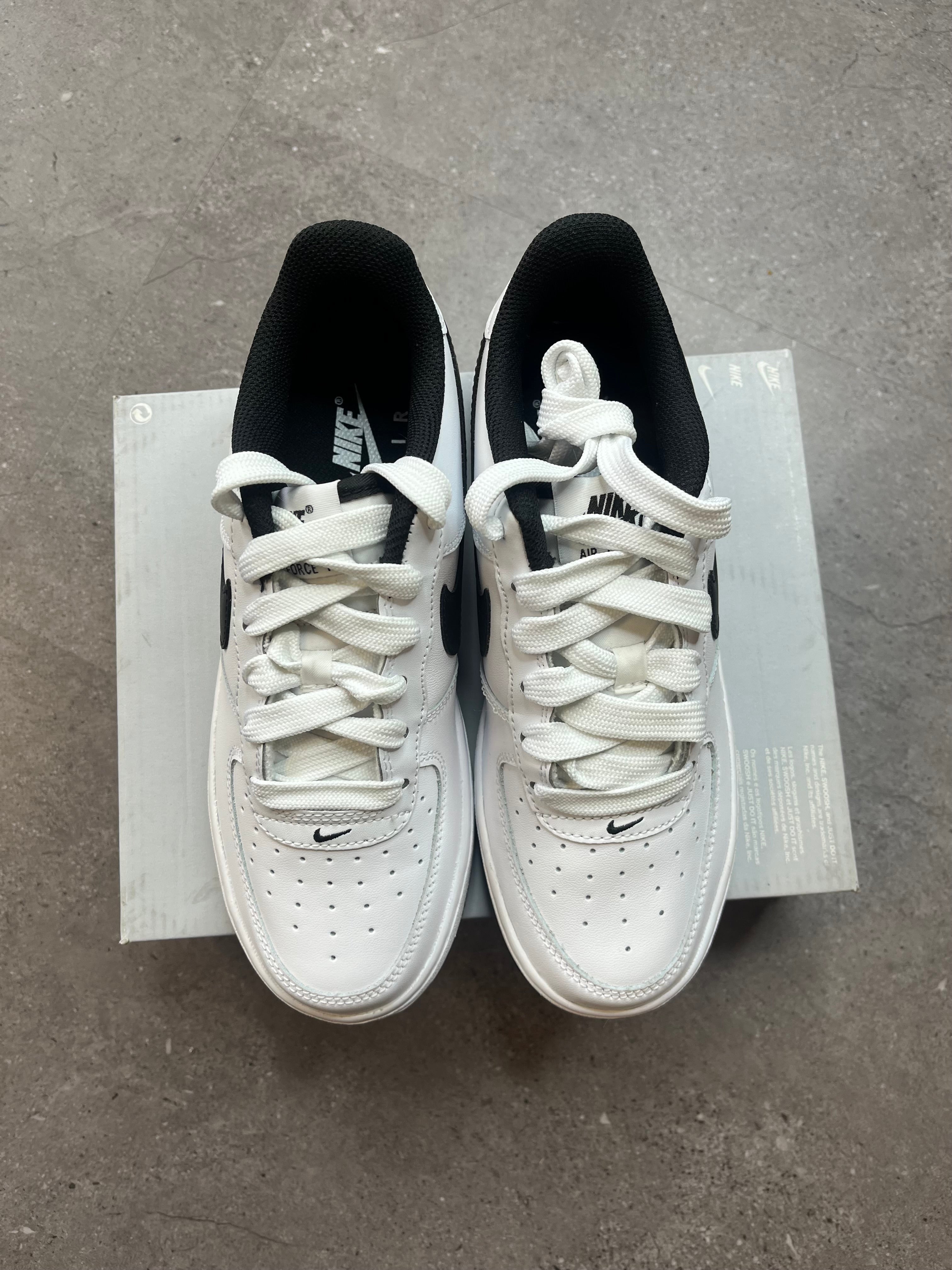 Nike Air Force 1 Black White