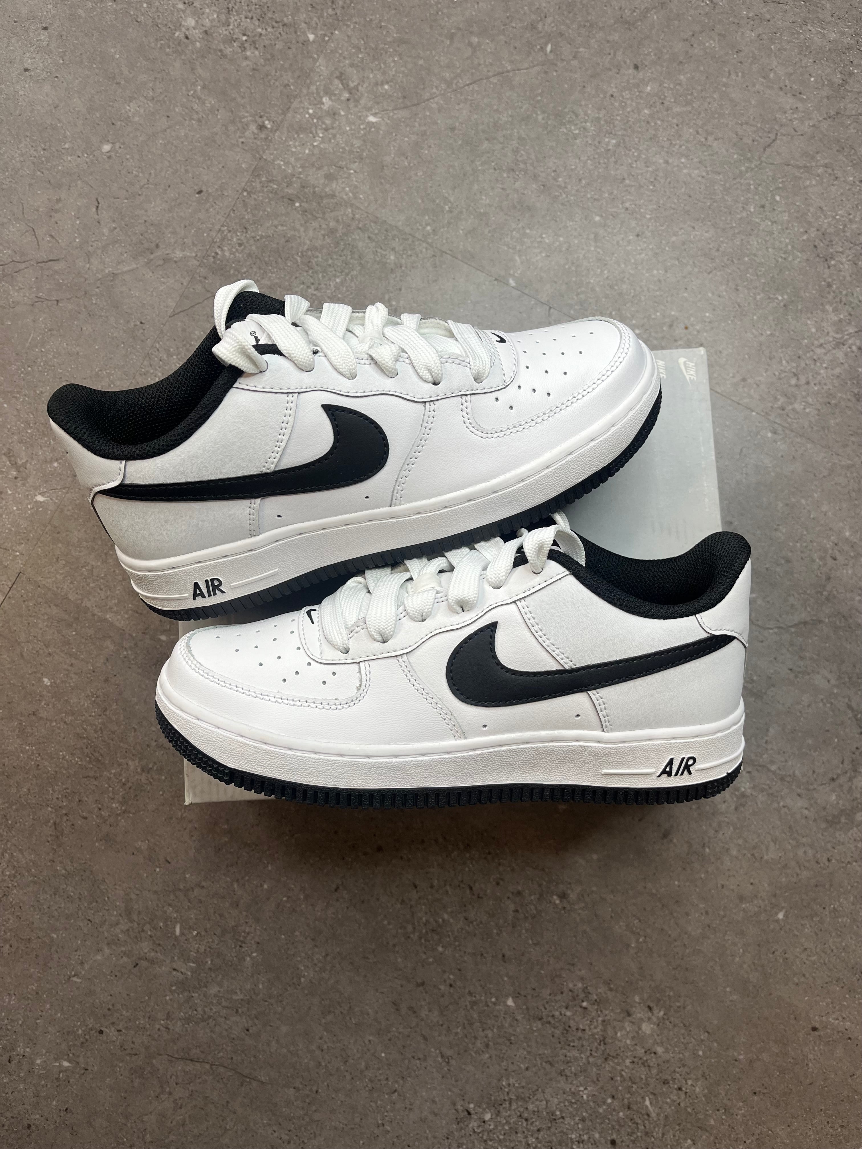 Nike Air Force 1 Black White