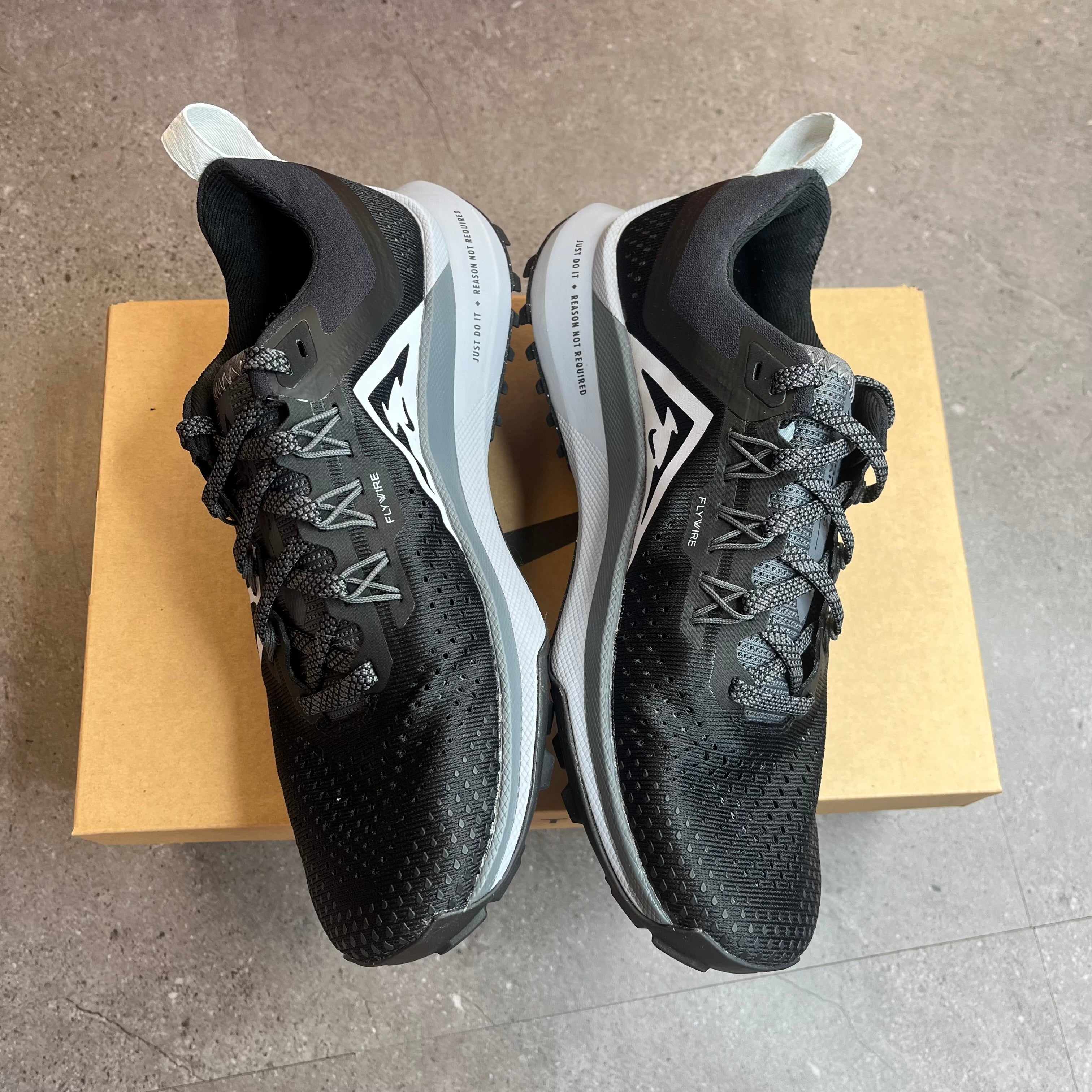 Nike Pegasus 4 ‘Black aura grey’