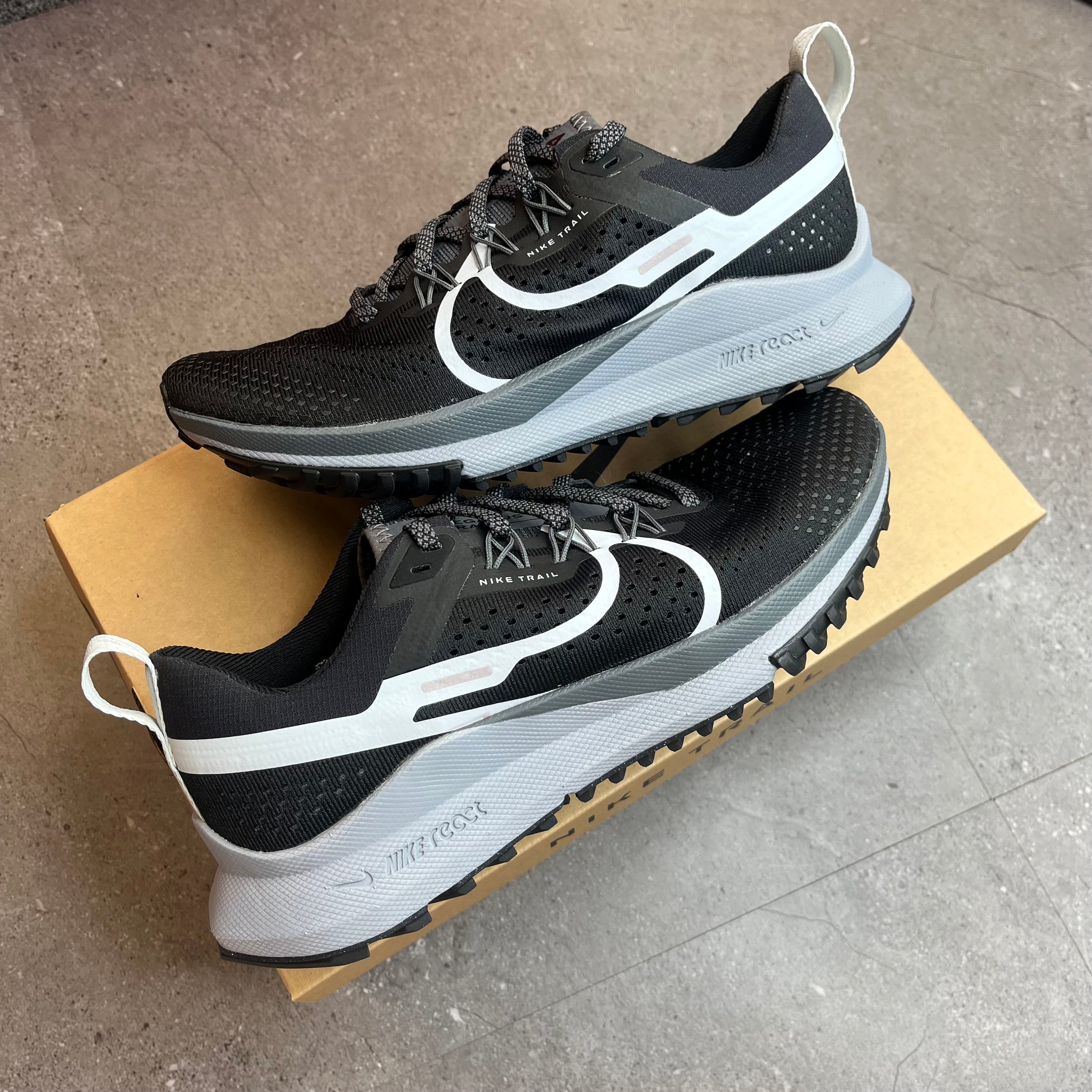 Nike Pegasus 4 ‘Black aura grey’