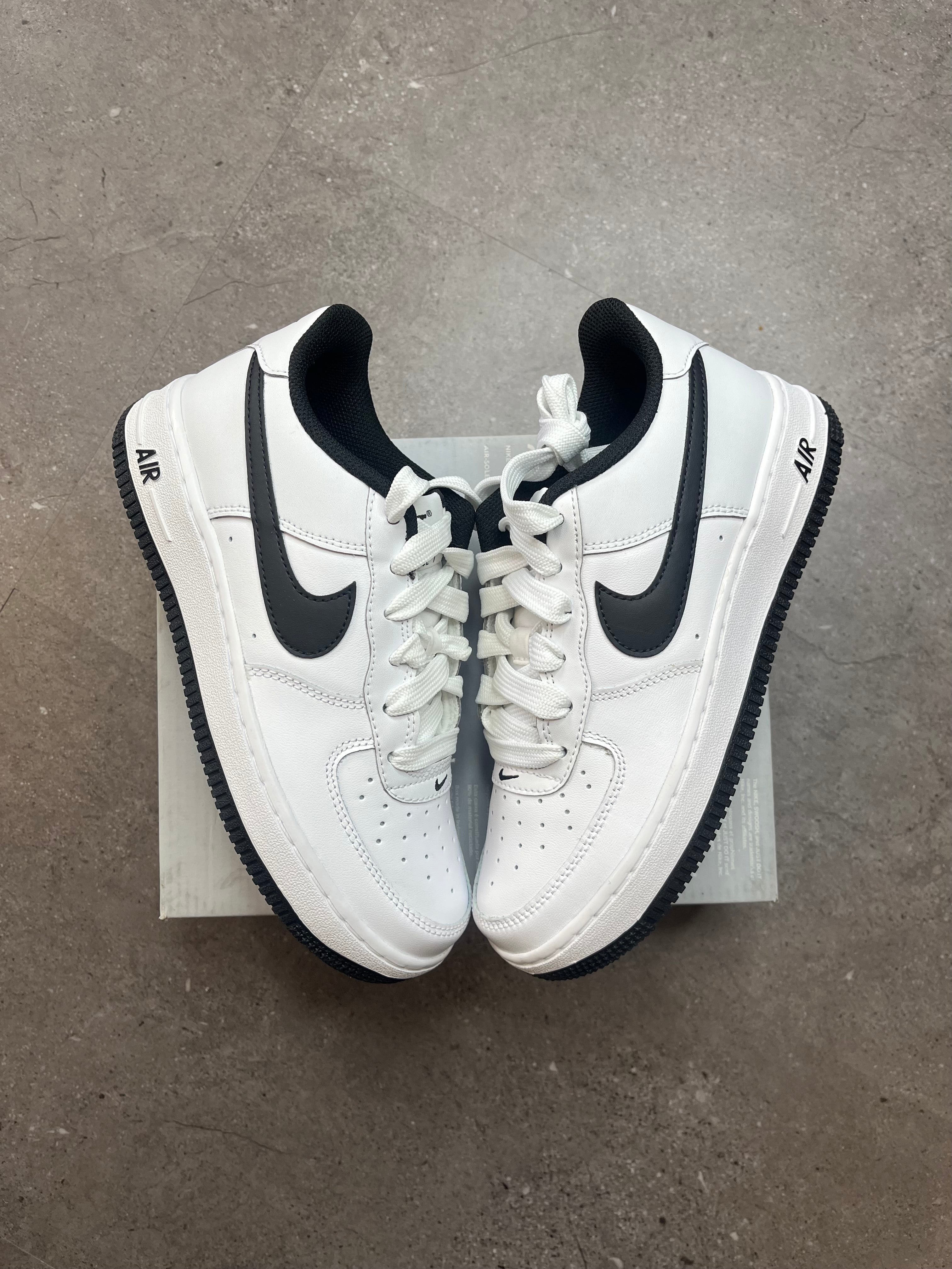 Nike Air Force 1 Black White