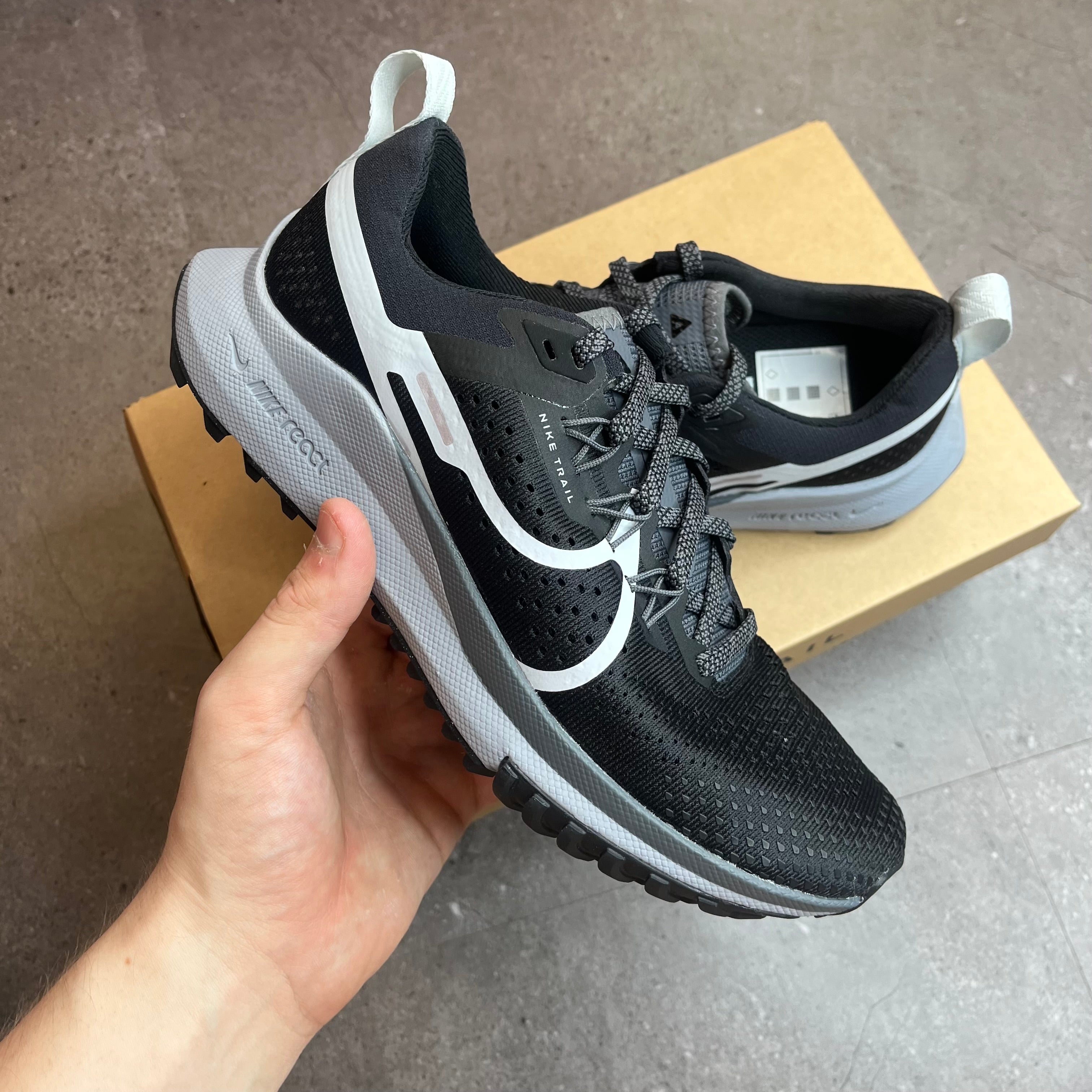 Nike Pegasus 4 ‘Black aura grey’