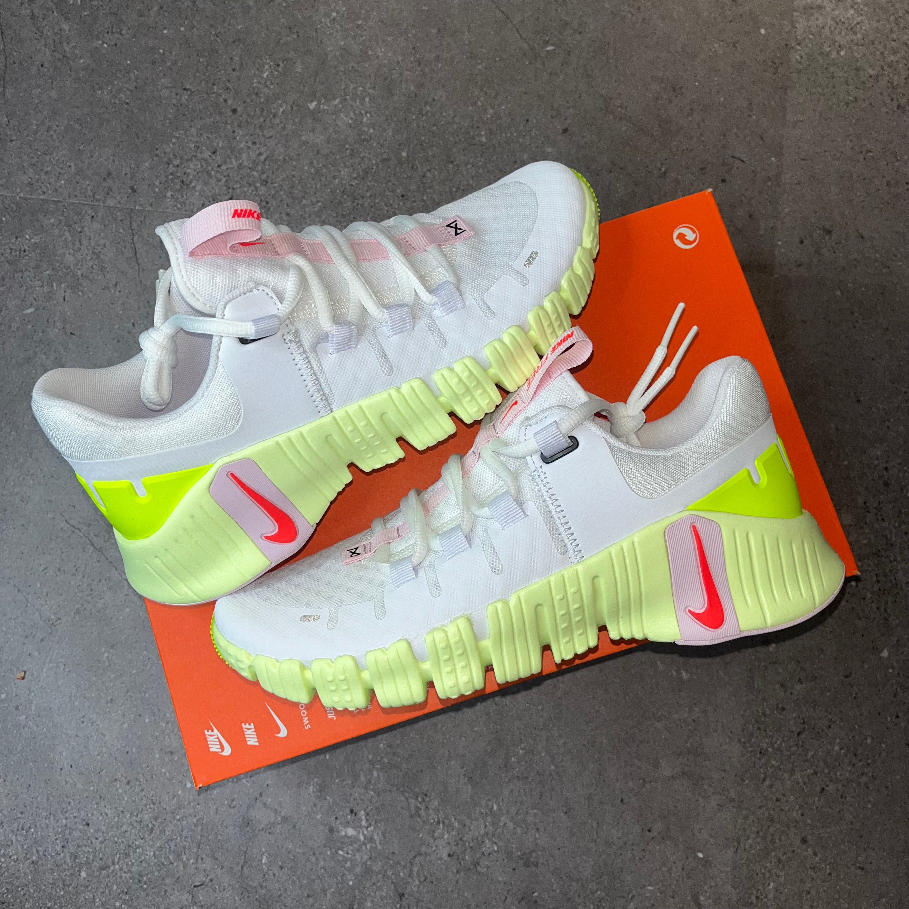 Nike Metcon 5 White Bright Crimson