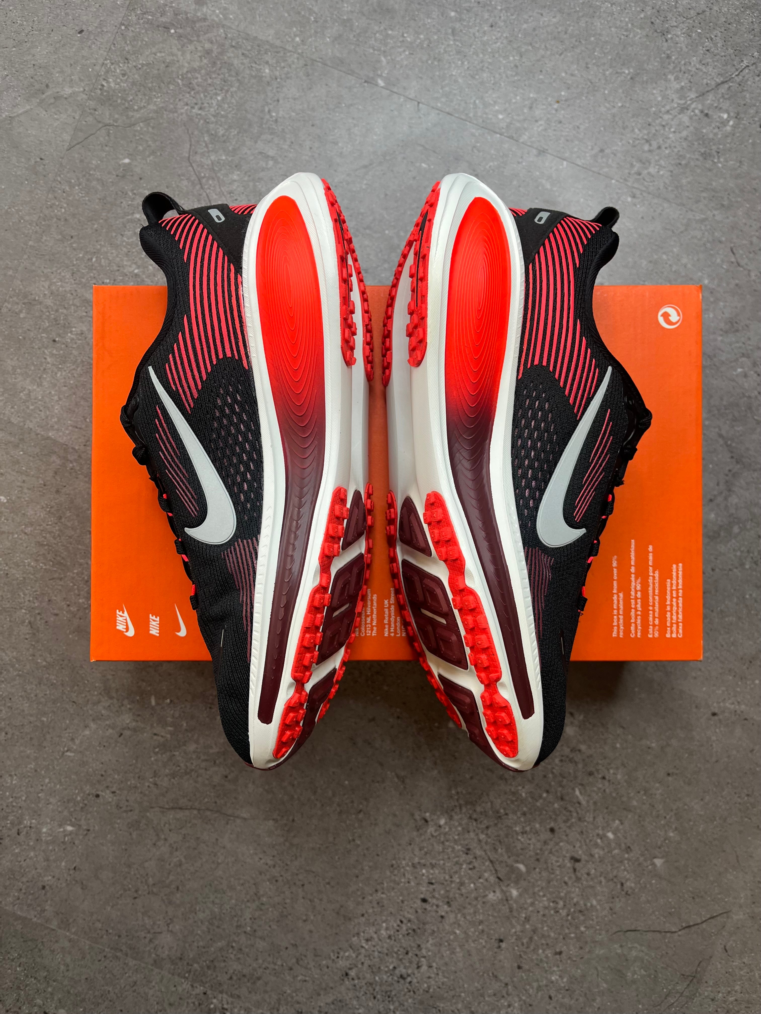 Nike Vomero 18 Running Crimson White
