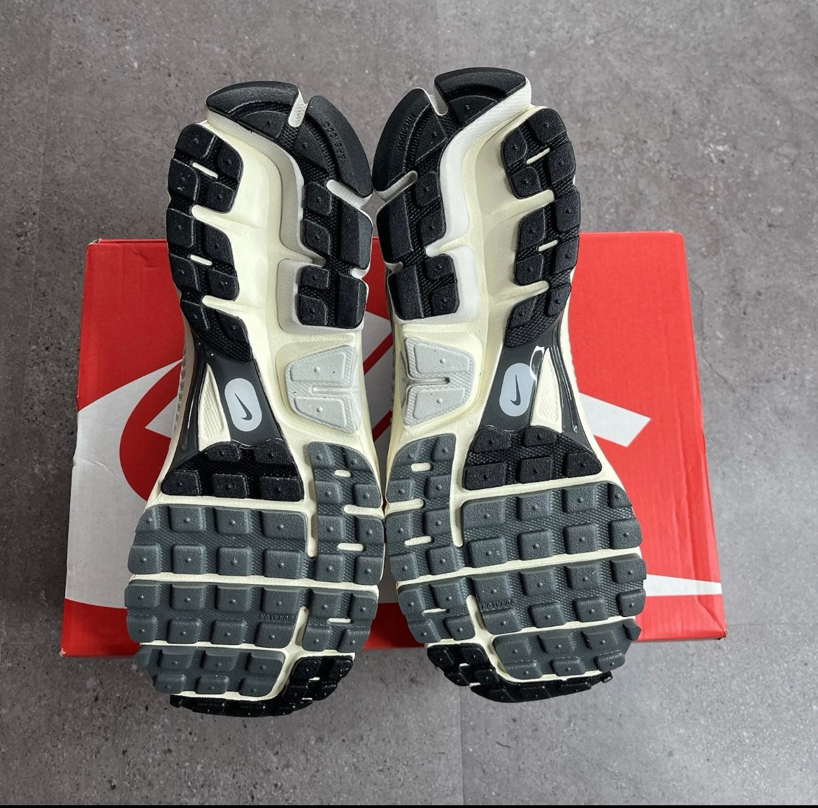 Nike Vomero 5 ‘platinum tilt’