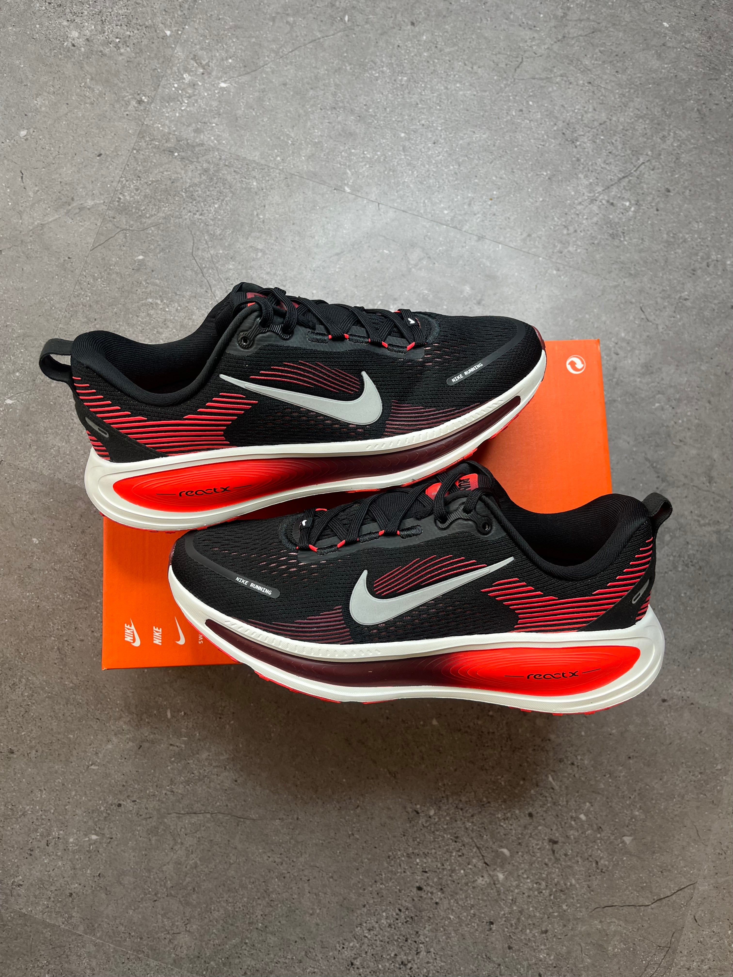 Nike Vomero 18 Running Crimson White