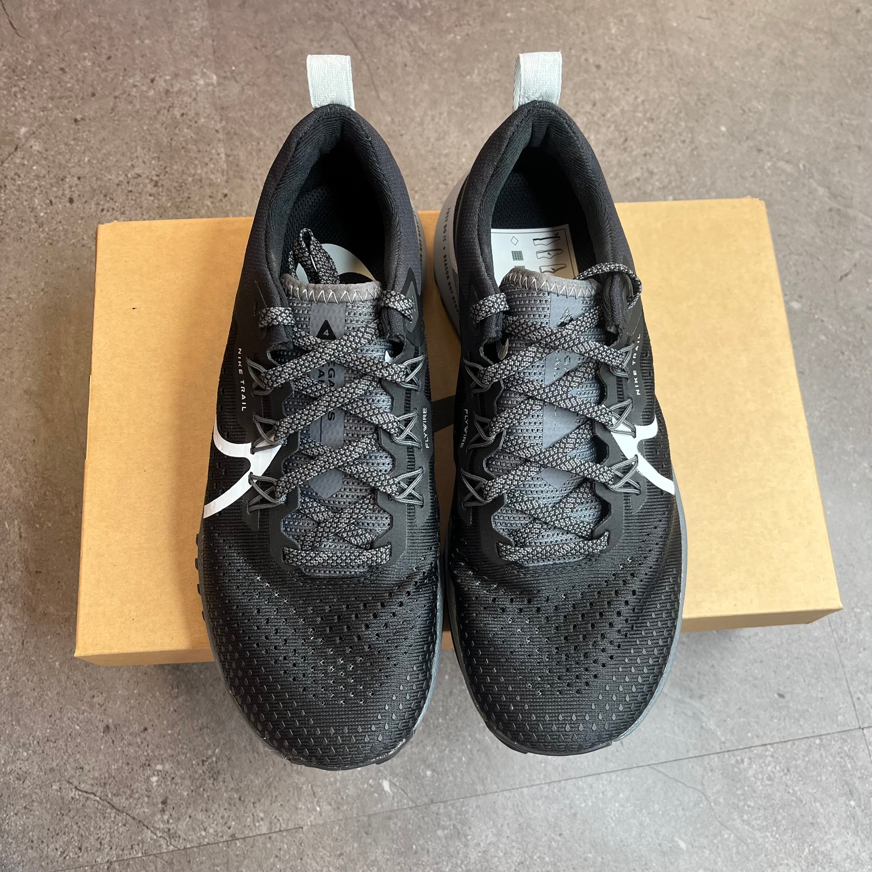 Nike Pegasus 4 ‘Black aura grey’