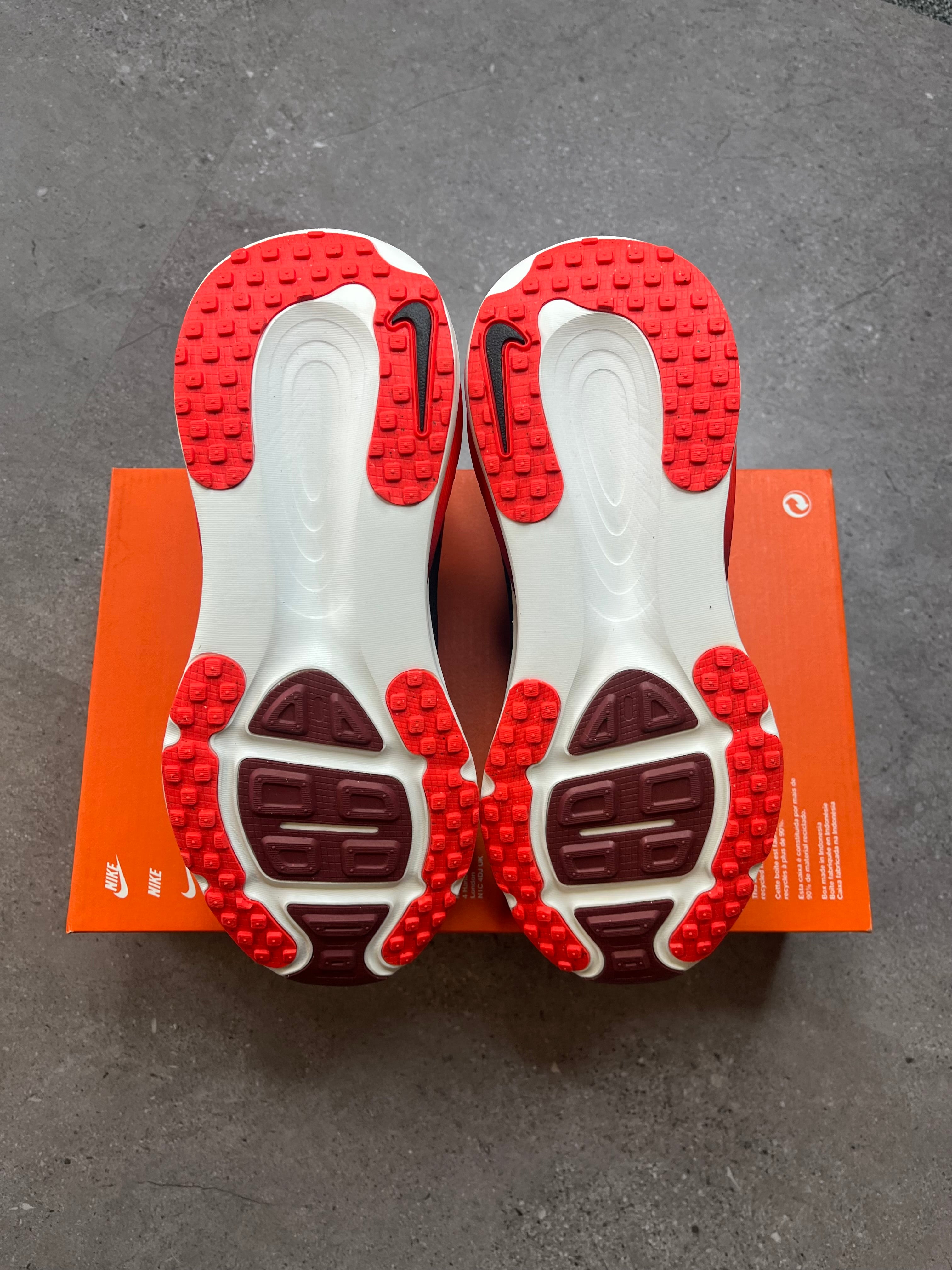 Nike Vomero 18 Running Crimson White