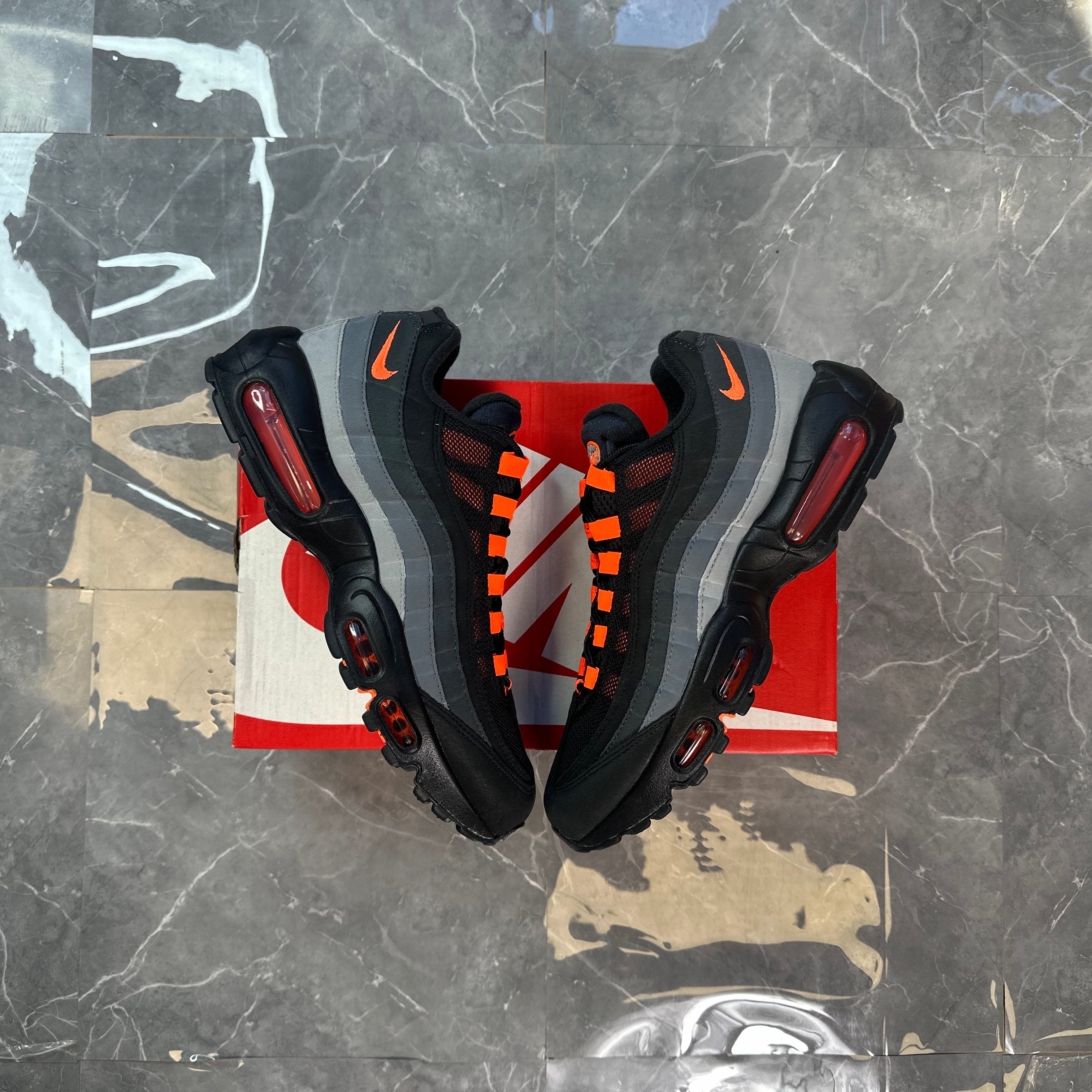 Nike Air Max 95 'Black Hyper Crimson'