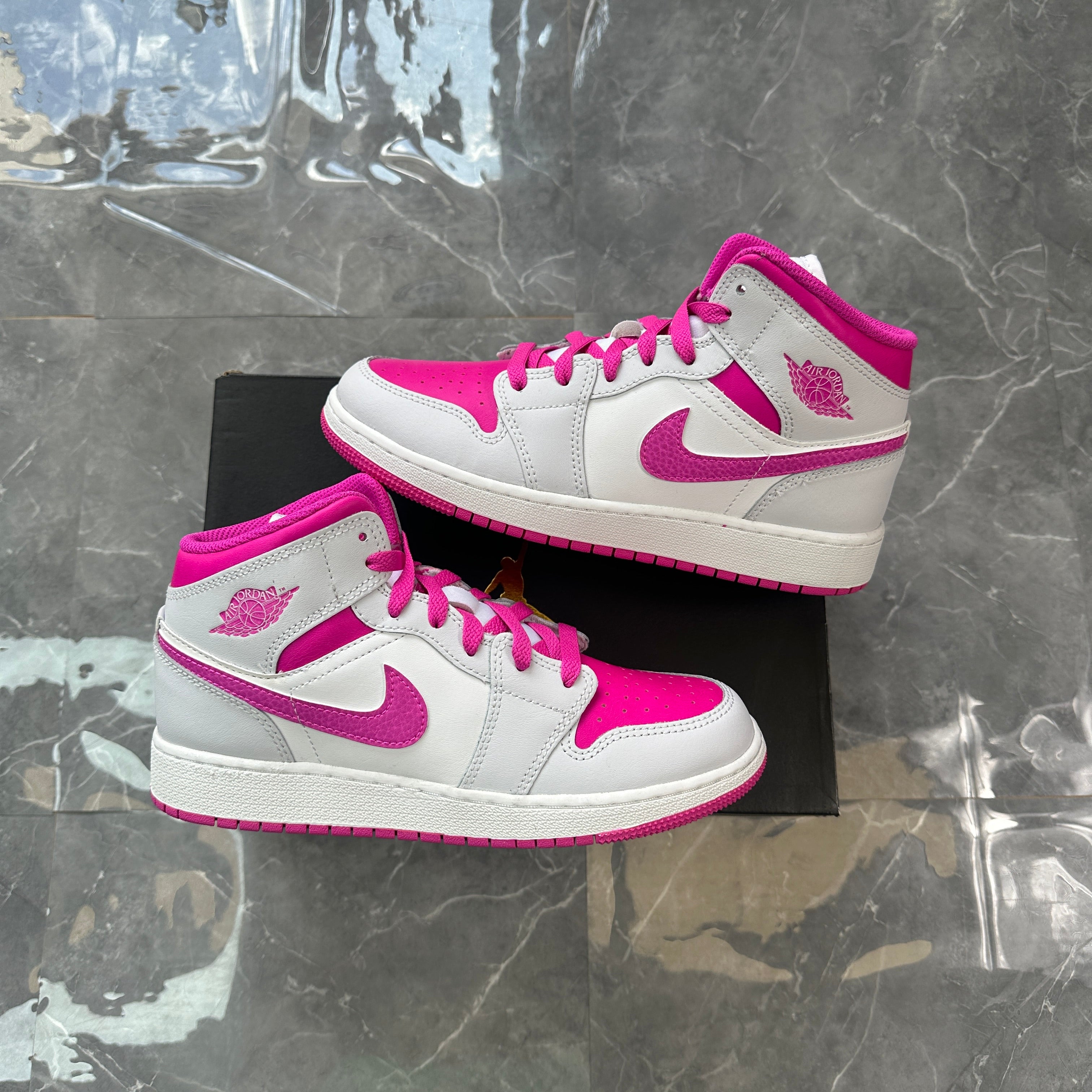 Nike Air Jordan 1 Mid GS 'Fire Pink'