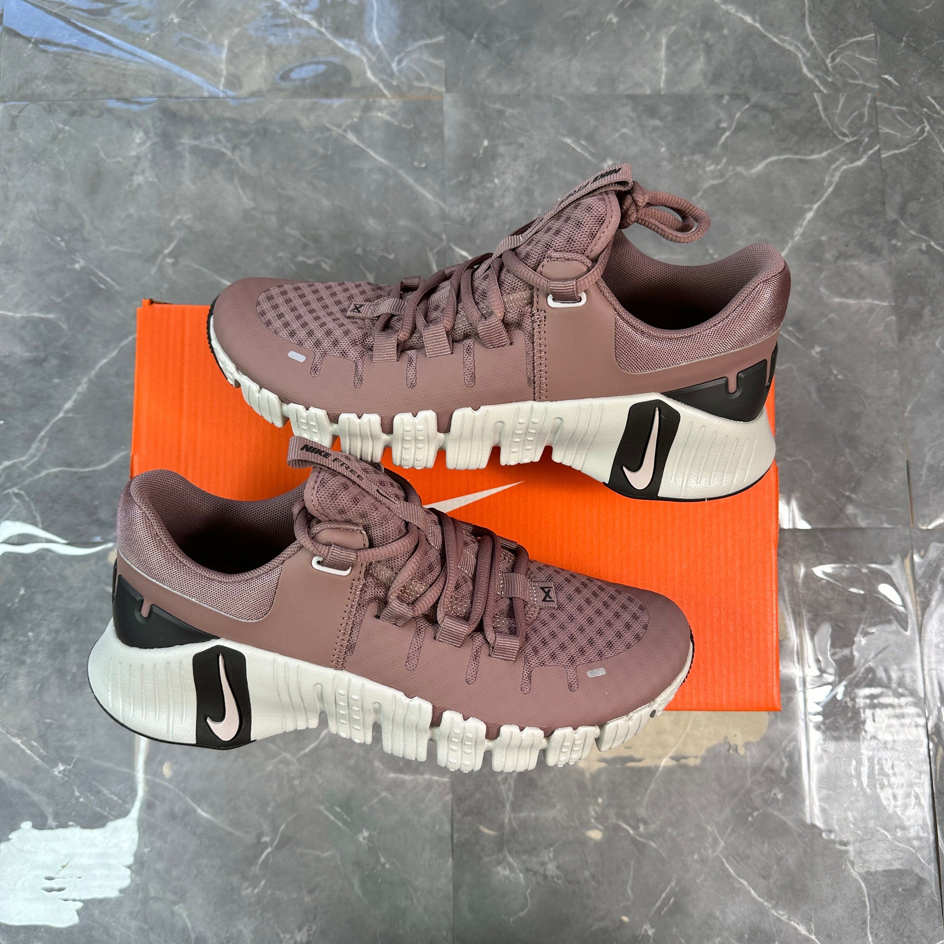 Nike Wmns Free Metcon 5 'Smokey Mauve'
