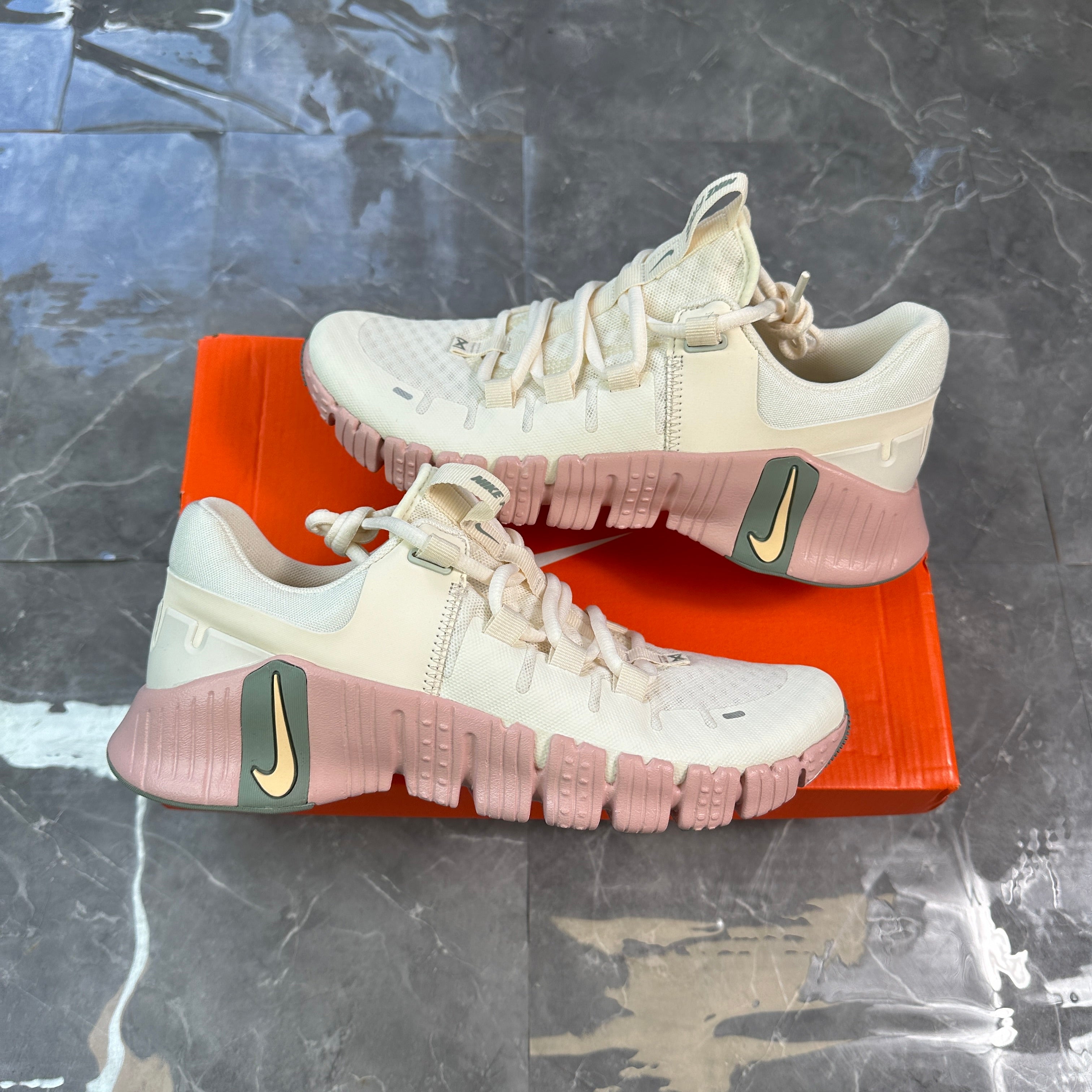 Nike Wmns Free Metcon 5 'Pale Ivory Ice Peach'