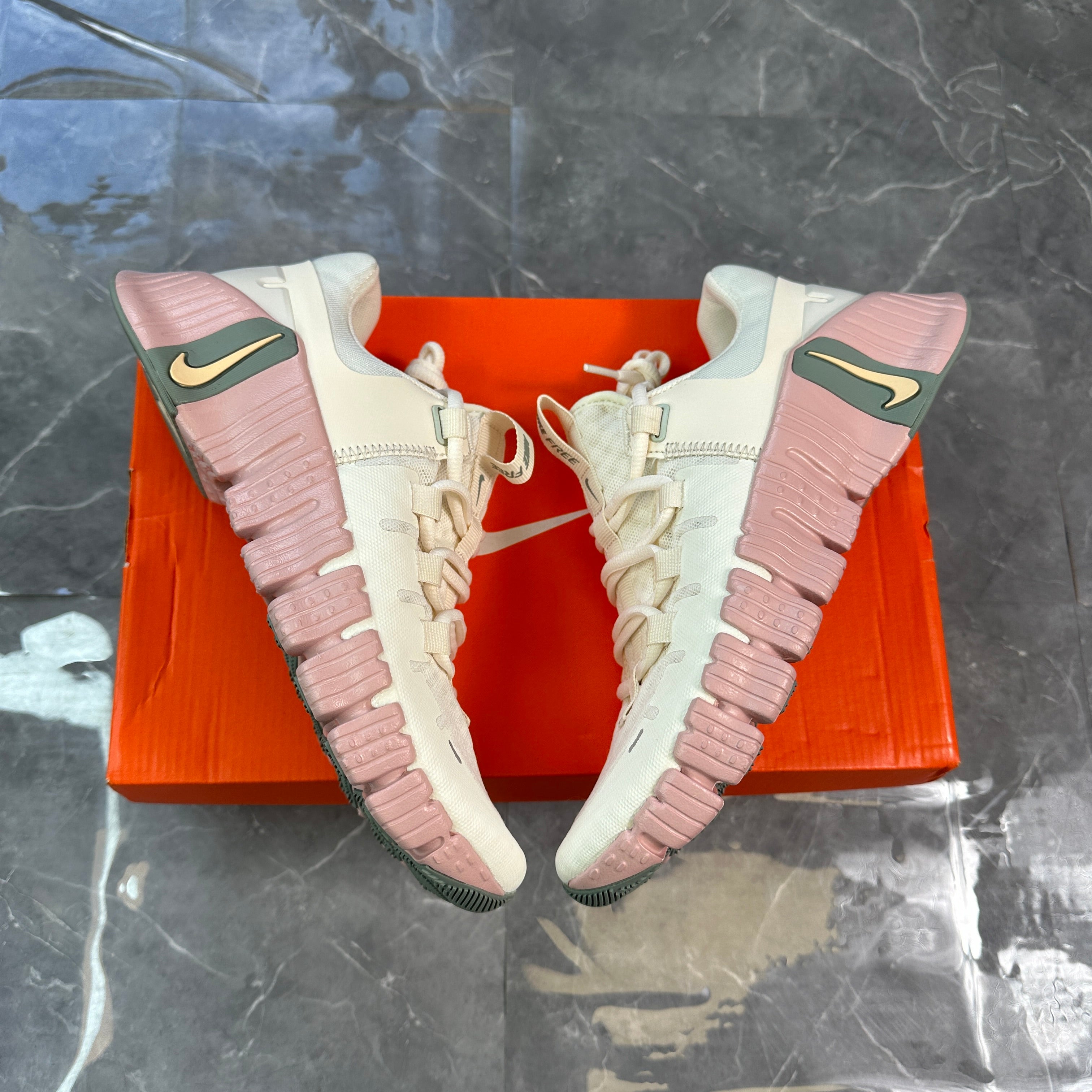 Nike Wmns Free Metcon 5 'Pale Ivory Ice Peach'